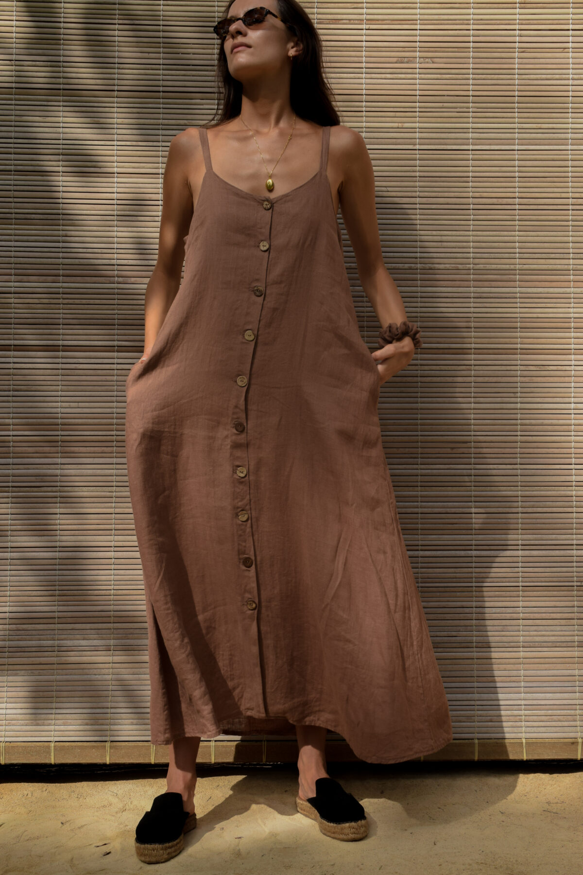 LINEN CLASSY MAXI DRESS - SOIL - obrazek 3