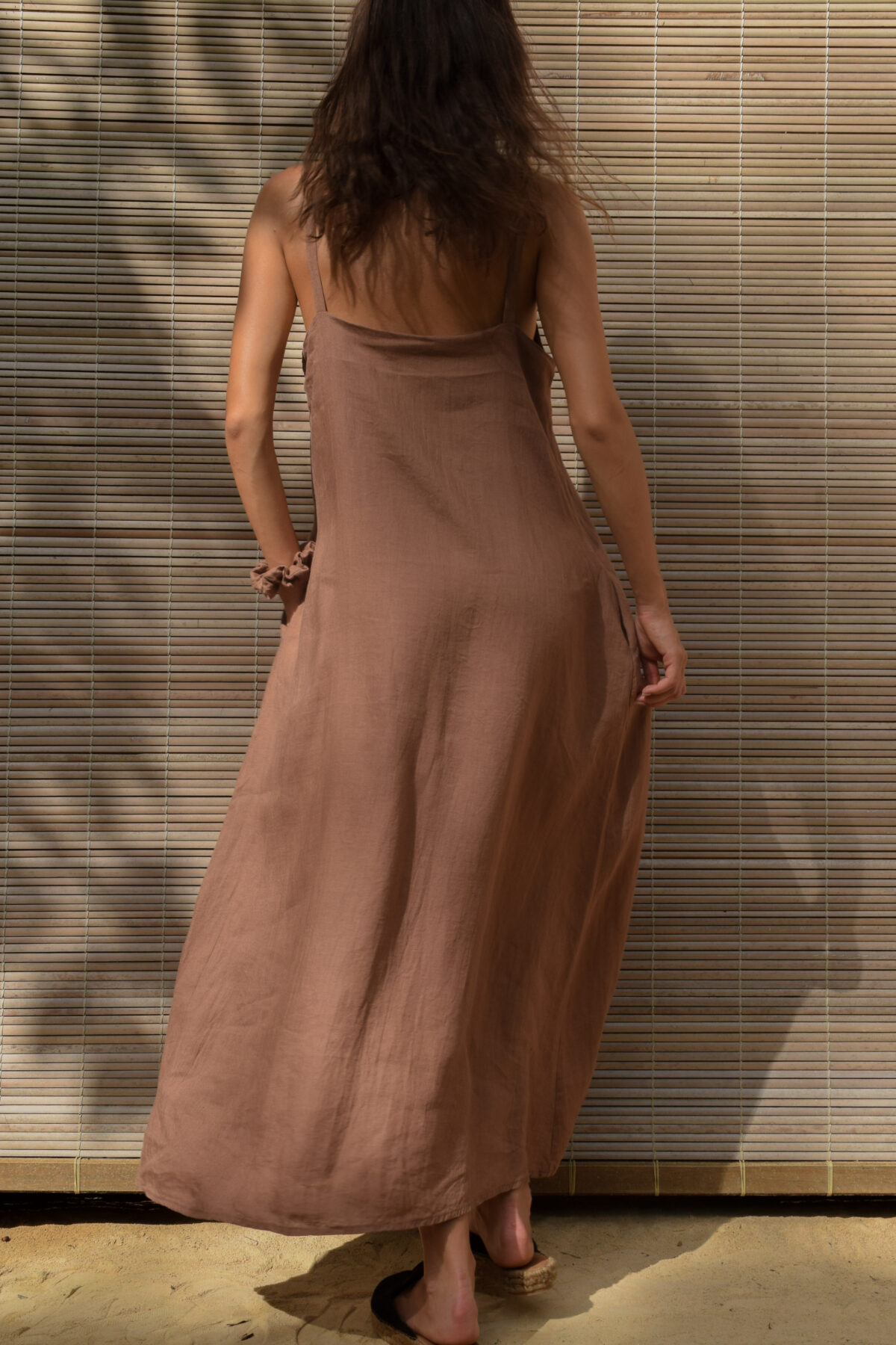 LINEN CLASSY MAXI DRESS - SOIL - obrazek 4
