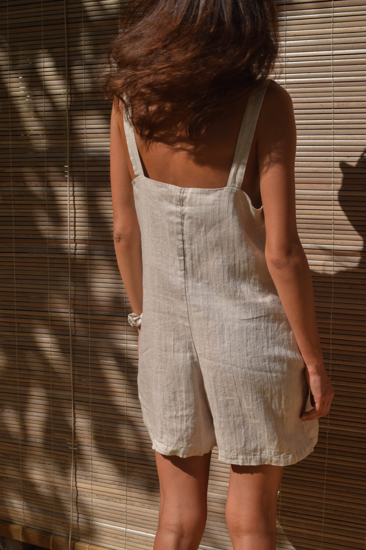 LINEN SHORT JUMPSUIT - CREAMY GRAY - obrazek 6