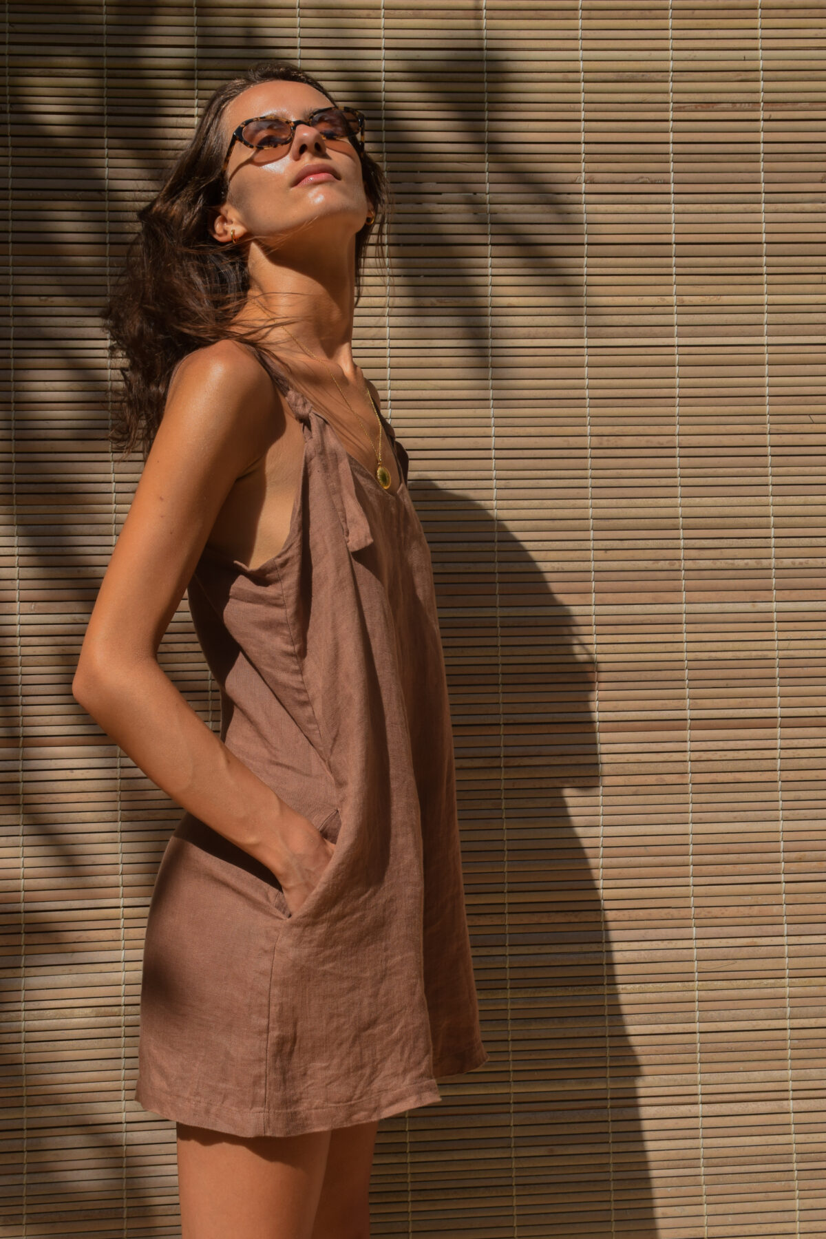 LINEN SHORT JUMPSUIT - SOIL - obrazek 7